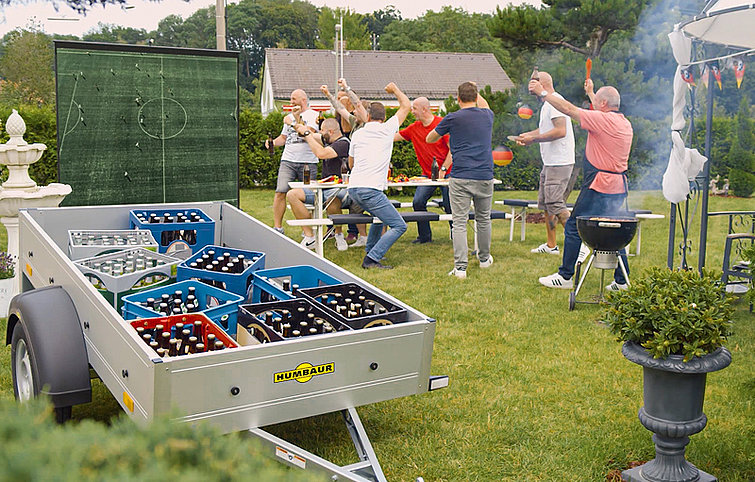 Humbaur Anhänger sportlich in Szene gesetzt